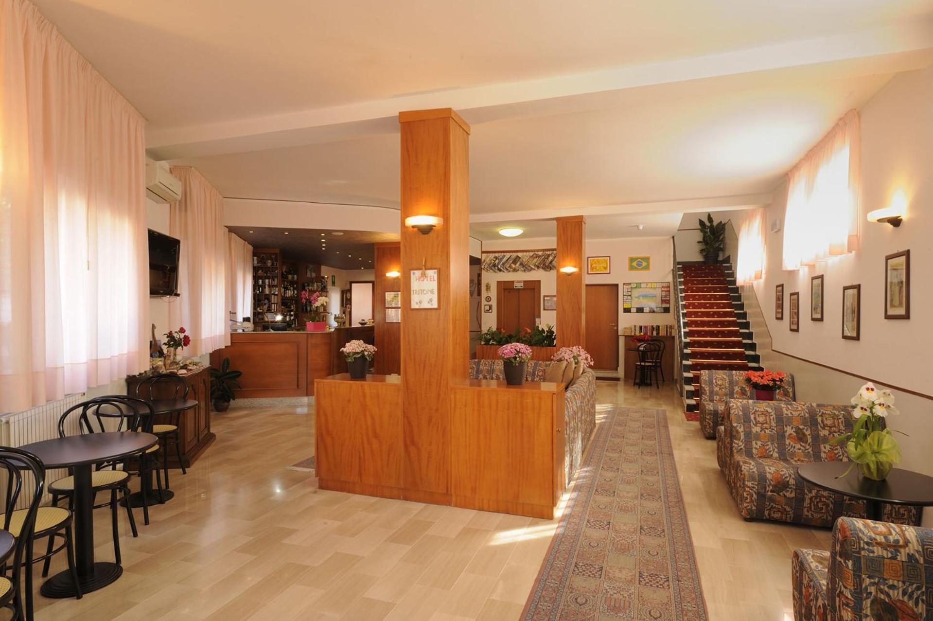 Hotel Tritone ไลเกวญา ภายนอก รูปภาพ