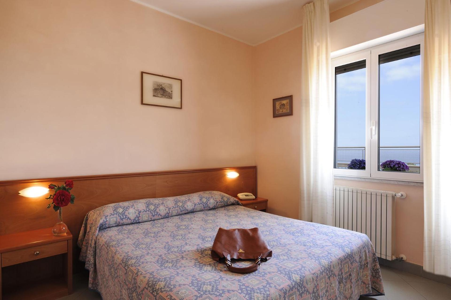 Hotel Tritone ไลเกวญา ภายนอก รูปภาพ