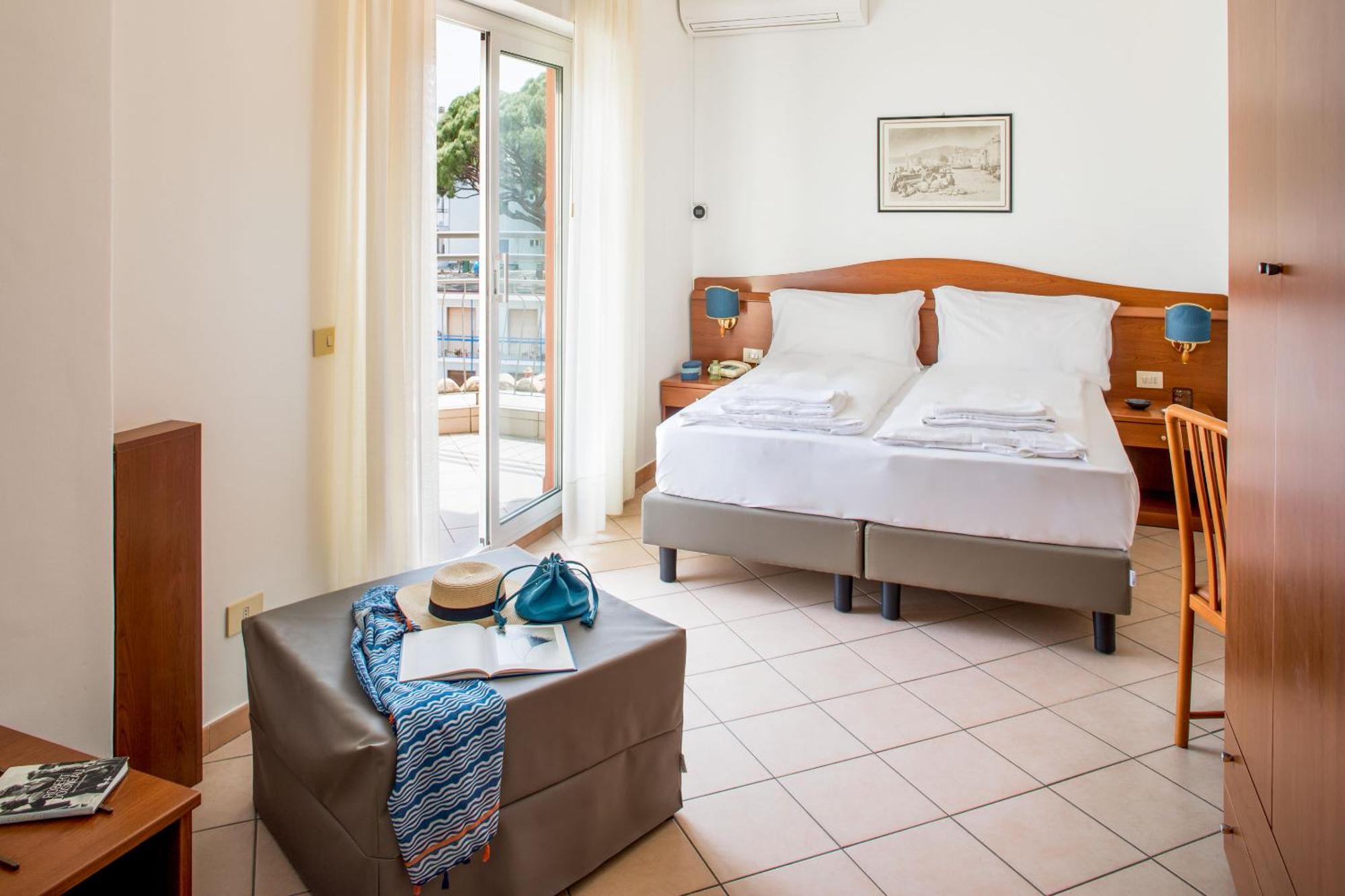 Hotel Tritone ไลเกวญา ภายนอก รูปภาพ