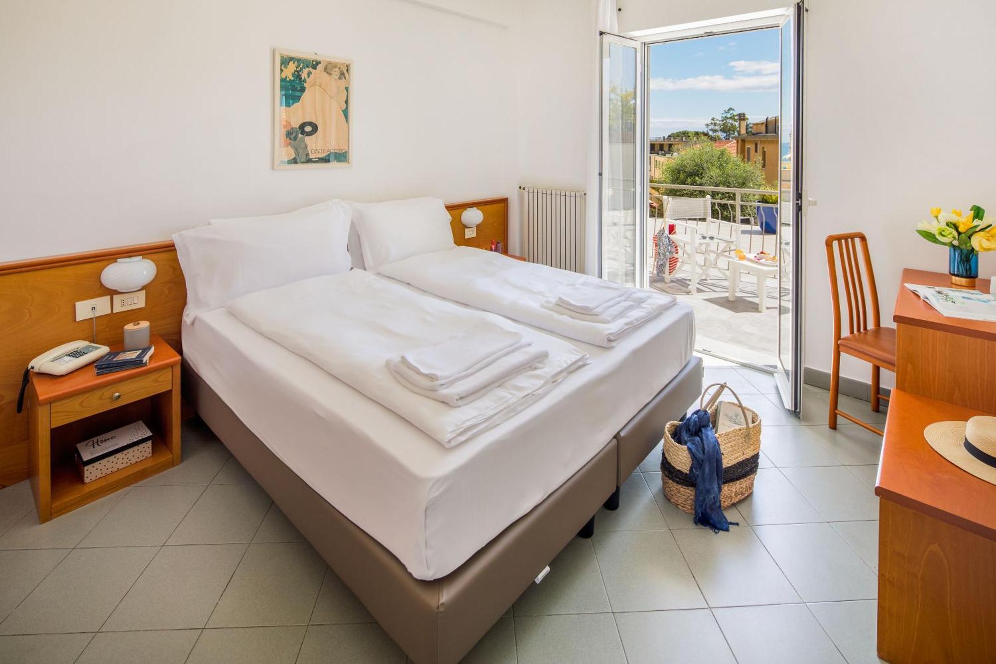 Hotel Tritone ไลเกวญา ภายนอก รูปภาพ
