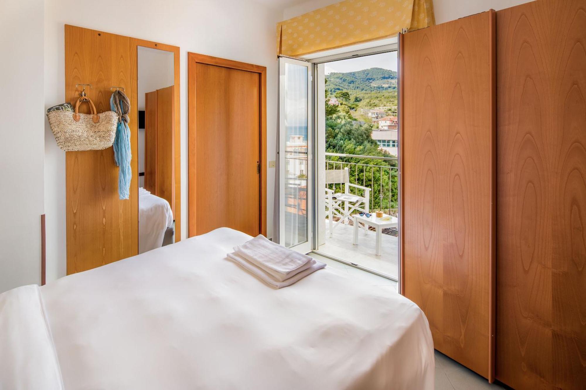 Hotel Tritone ไลเกวญา ภายนอก รูปภาพ