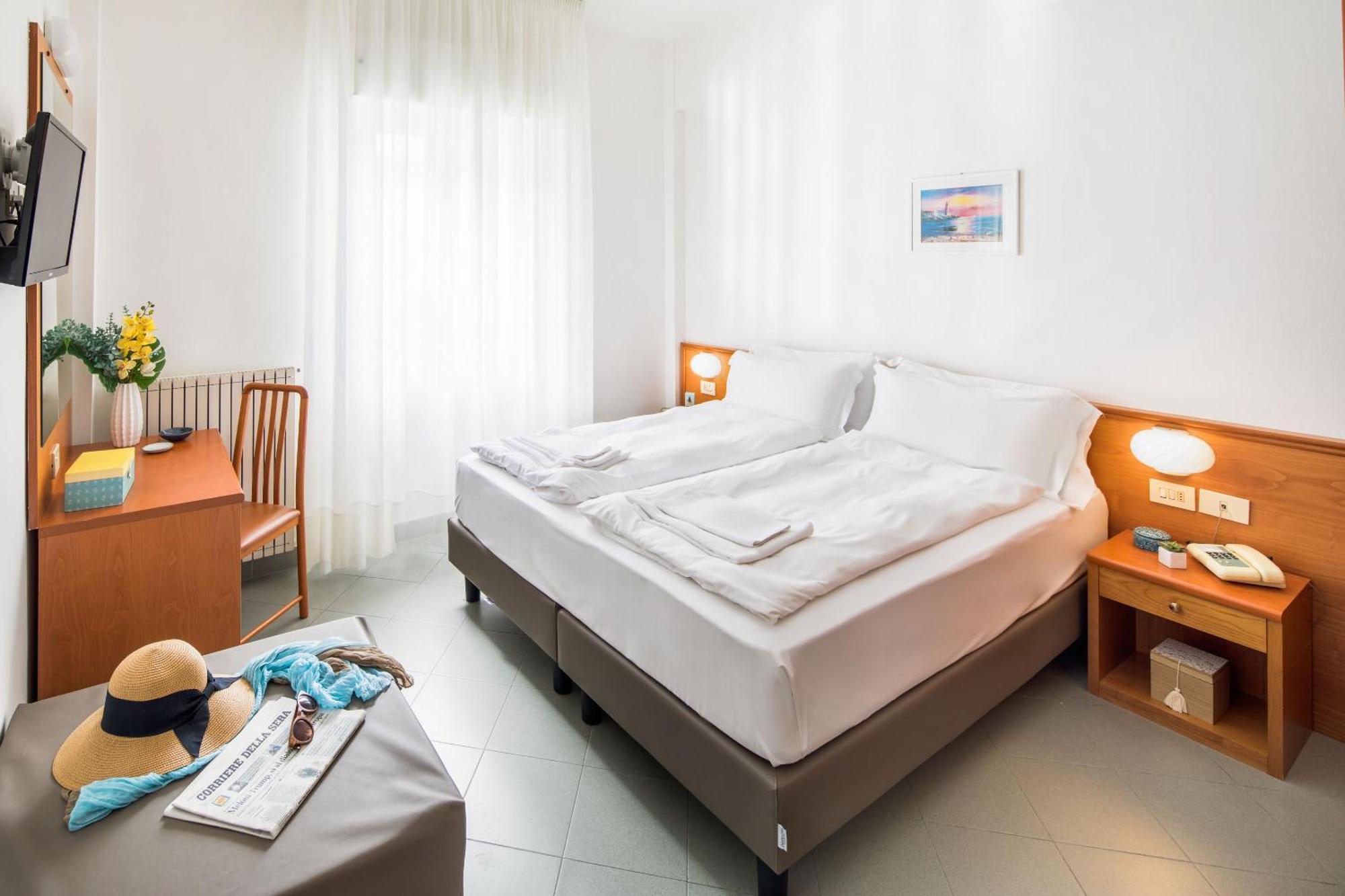Hotel Tritone ไลเกวญา ภายนอก รูปภาพ