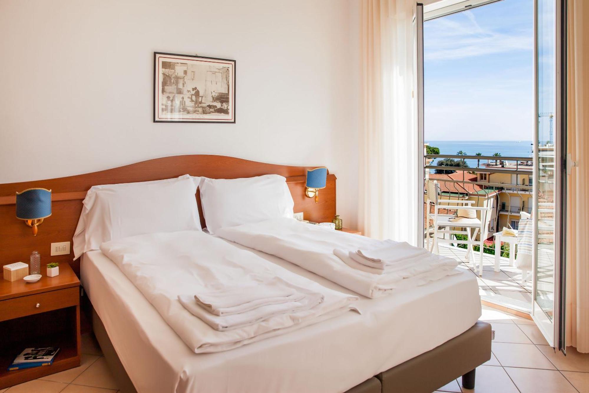 Hotel Tritone ไลเกวญา ภายนอก รูปภาพ