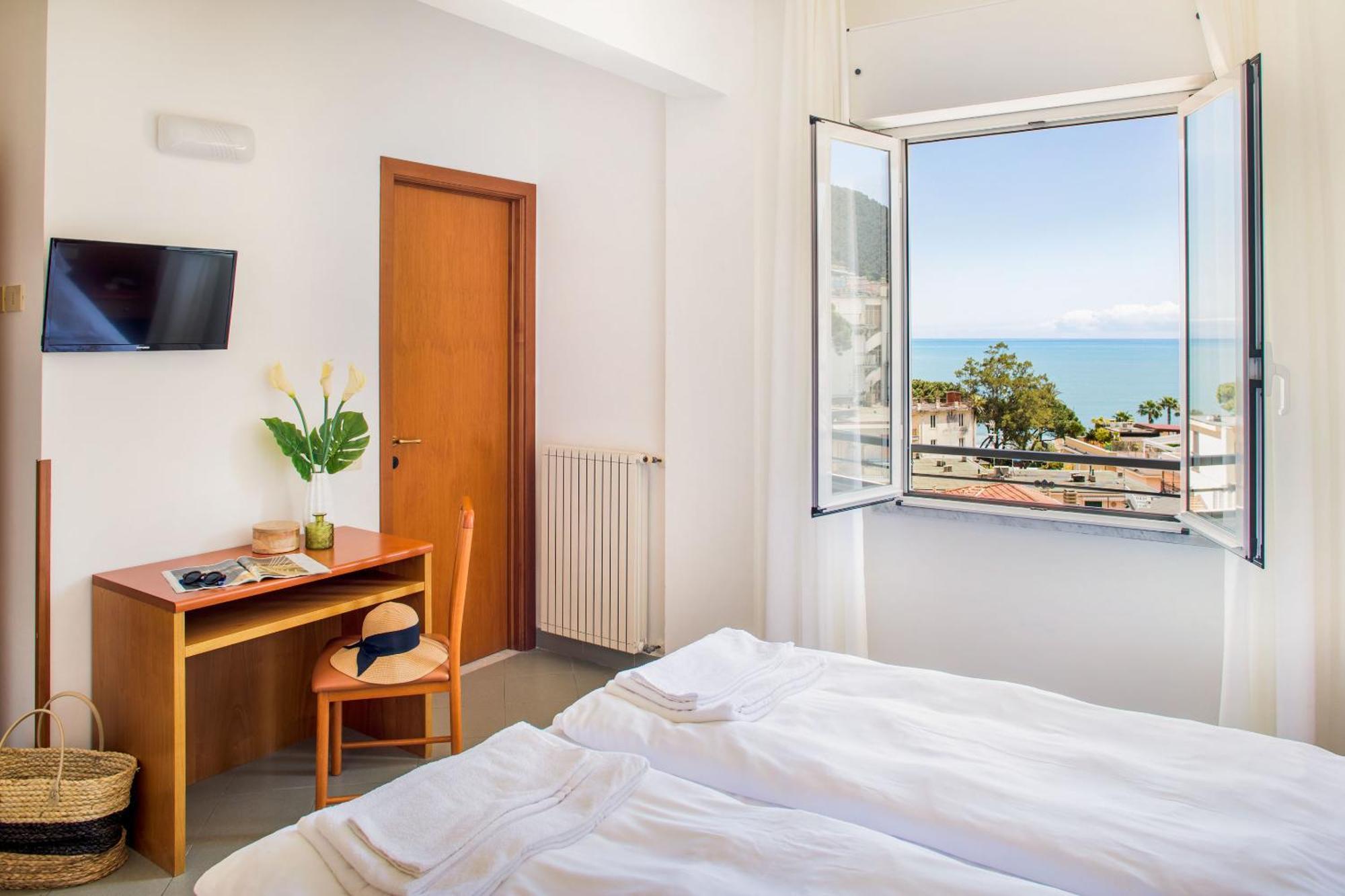 Hotel Tritone ไลเกวญา ภายนอก รูปภาพ