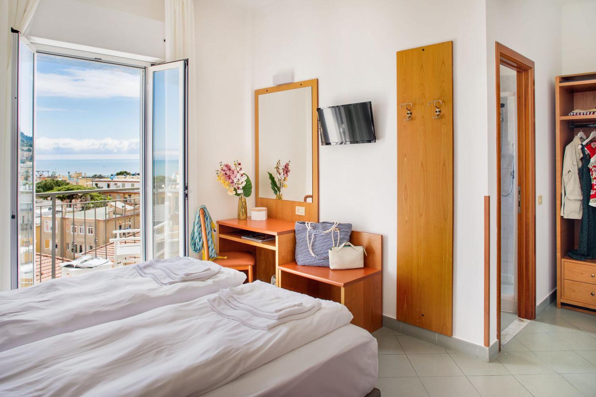 Hotel Tritone ไลเกวญา ภายนอก รูปภาพ