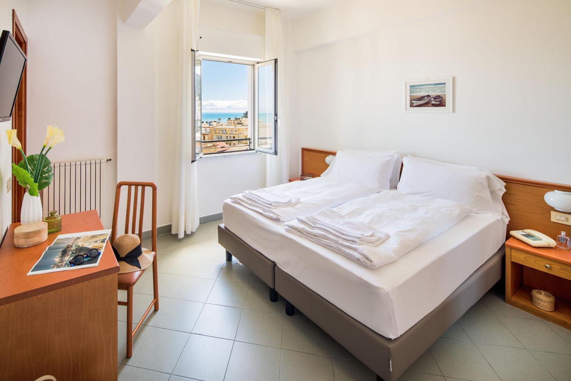 Hotel Tritone ไลเกวญา ภายนอก รูปภาพ