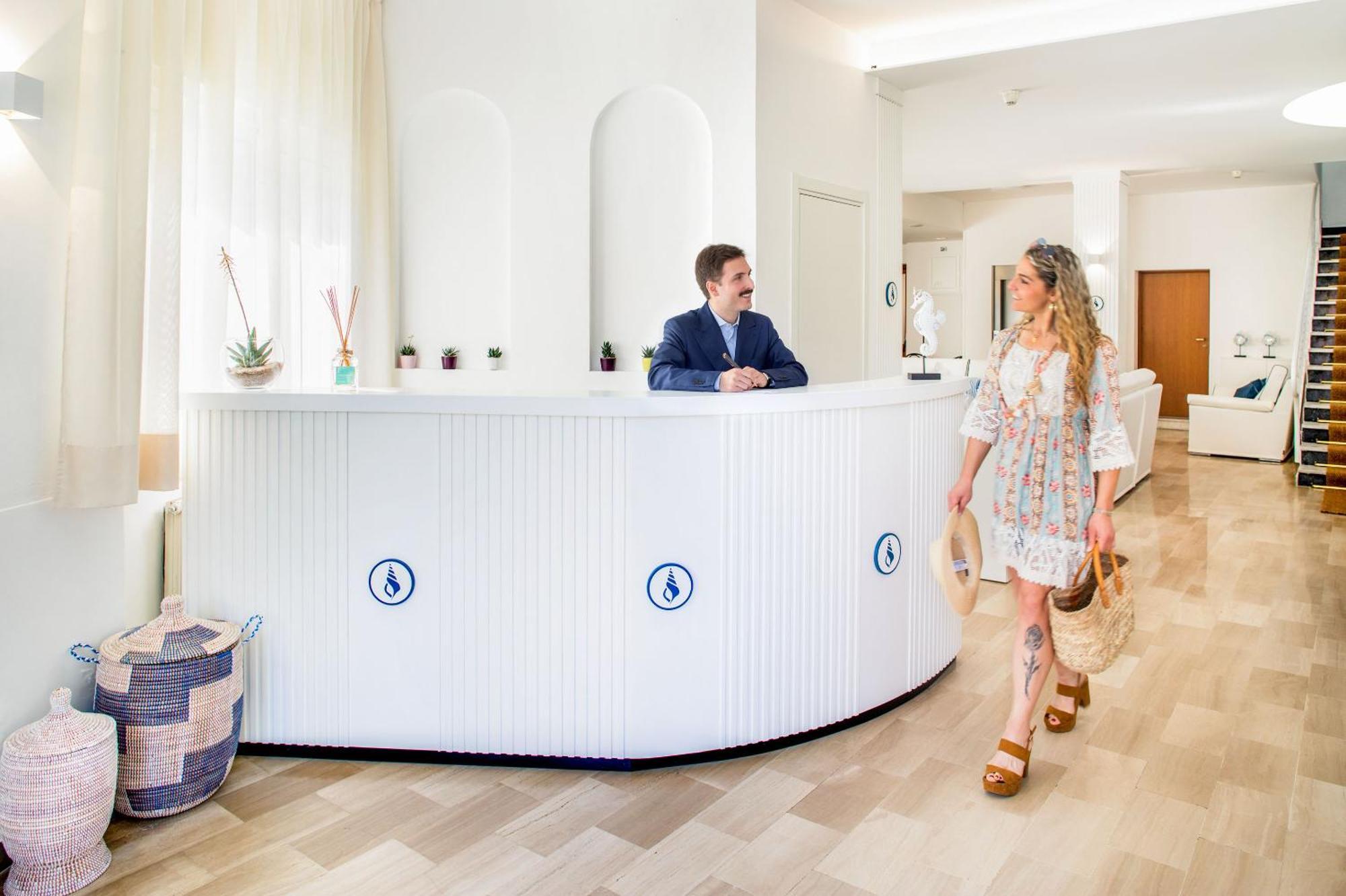 Hotel Tritone ไลเกวญา ภายนอก รูปภาพ