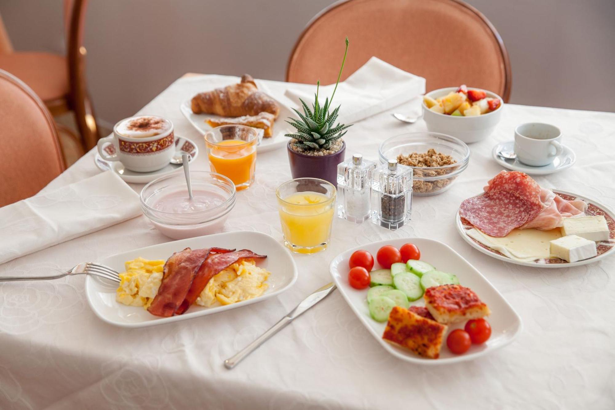 Hotel Tritone ไลเกวญา ภายนอก รูปภาพ
