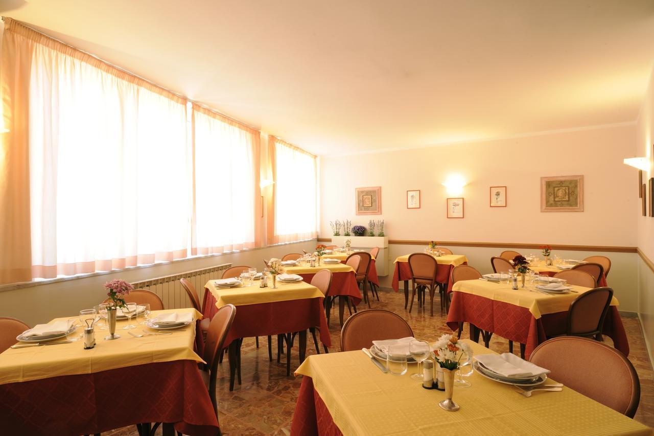Hotel Tritone ไลเกวญา ภายนอก รูปภาพ