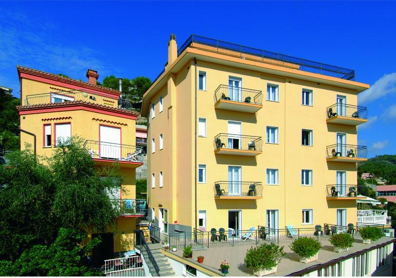 Hotel Tritone ไลเกวญา ภายนอก รูปภาพ